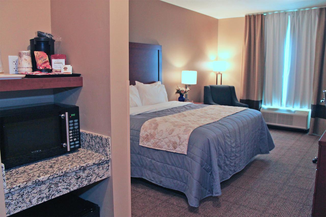 Heartland Inn And Suites Wheatland Extérieur photo