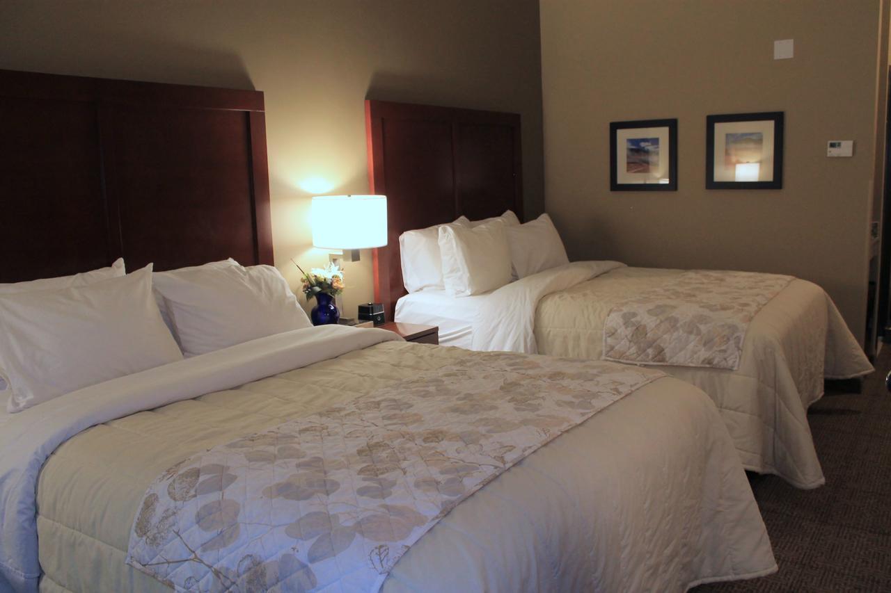 Heartland Inn And Suites Wheatland Extérieur photo