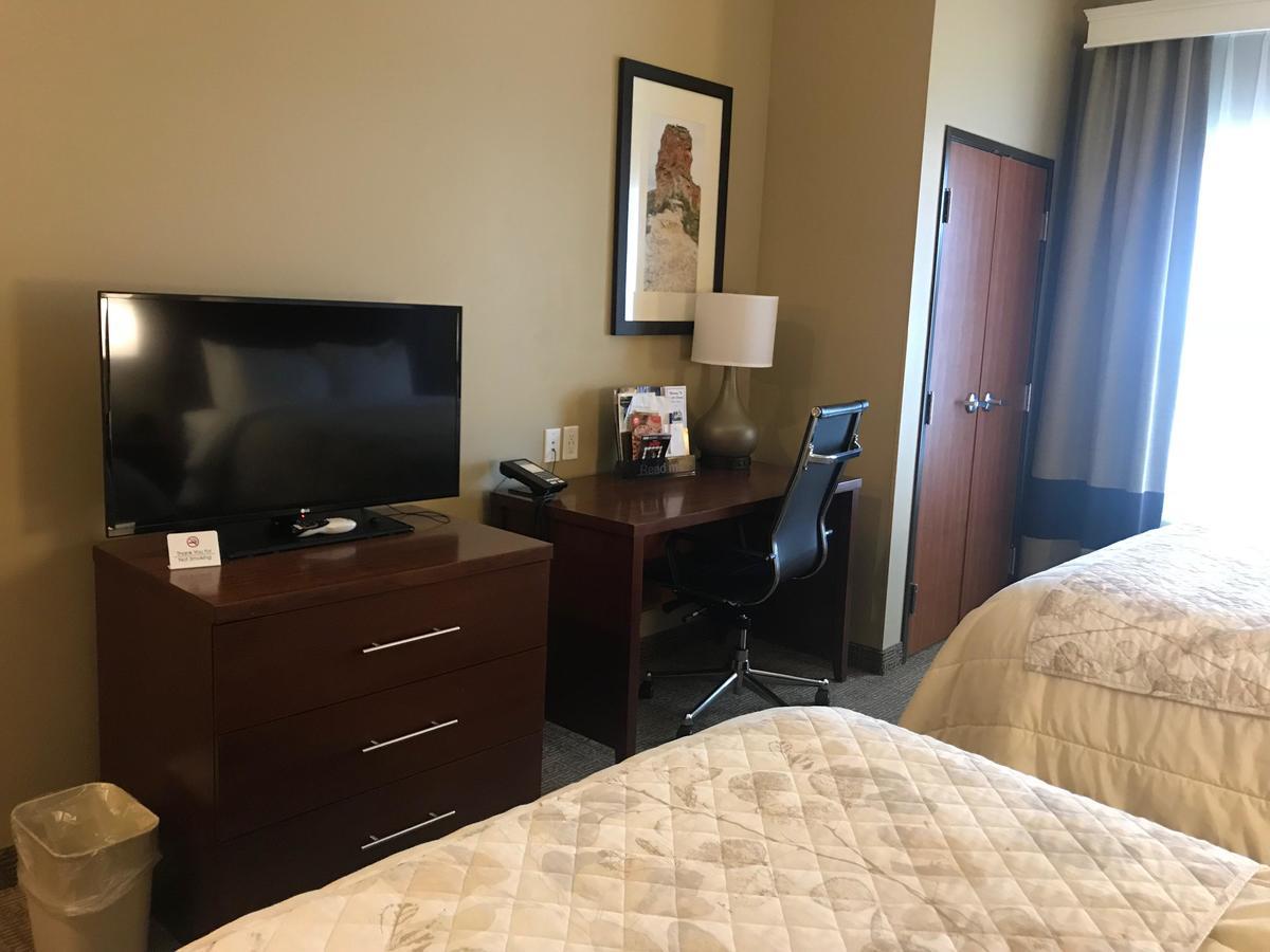 Heartland Inn And Suites Wheatland Extérieur photo